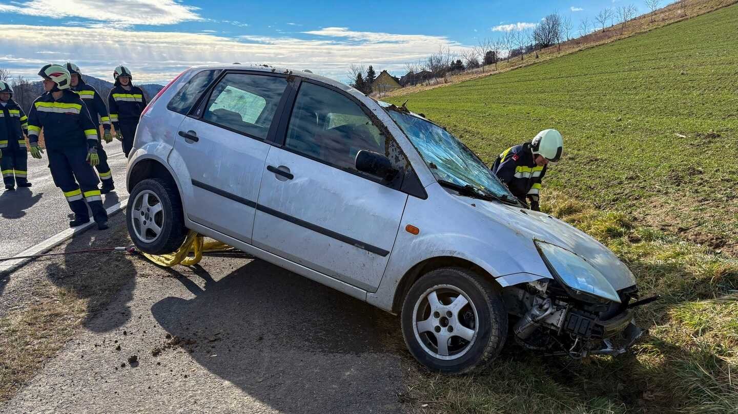 Verkehrsunfall auf L211 mit verletzter Person