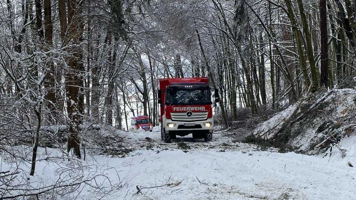 Schneemassen fordern die Feuerwehren